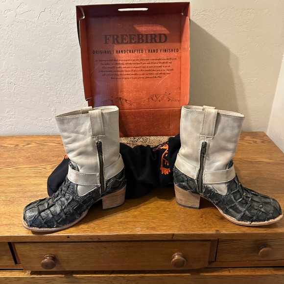 Freebird Textured Dark Blue and Cream Ankle Boots - Picture 2 of 6